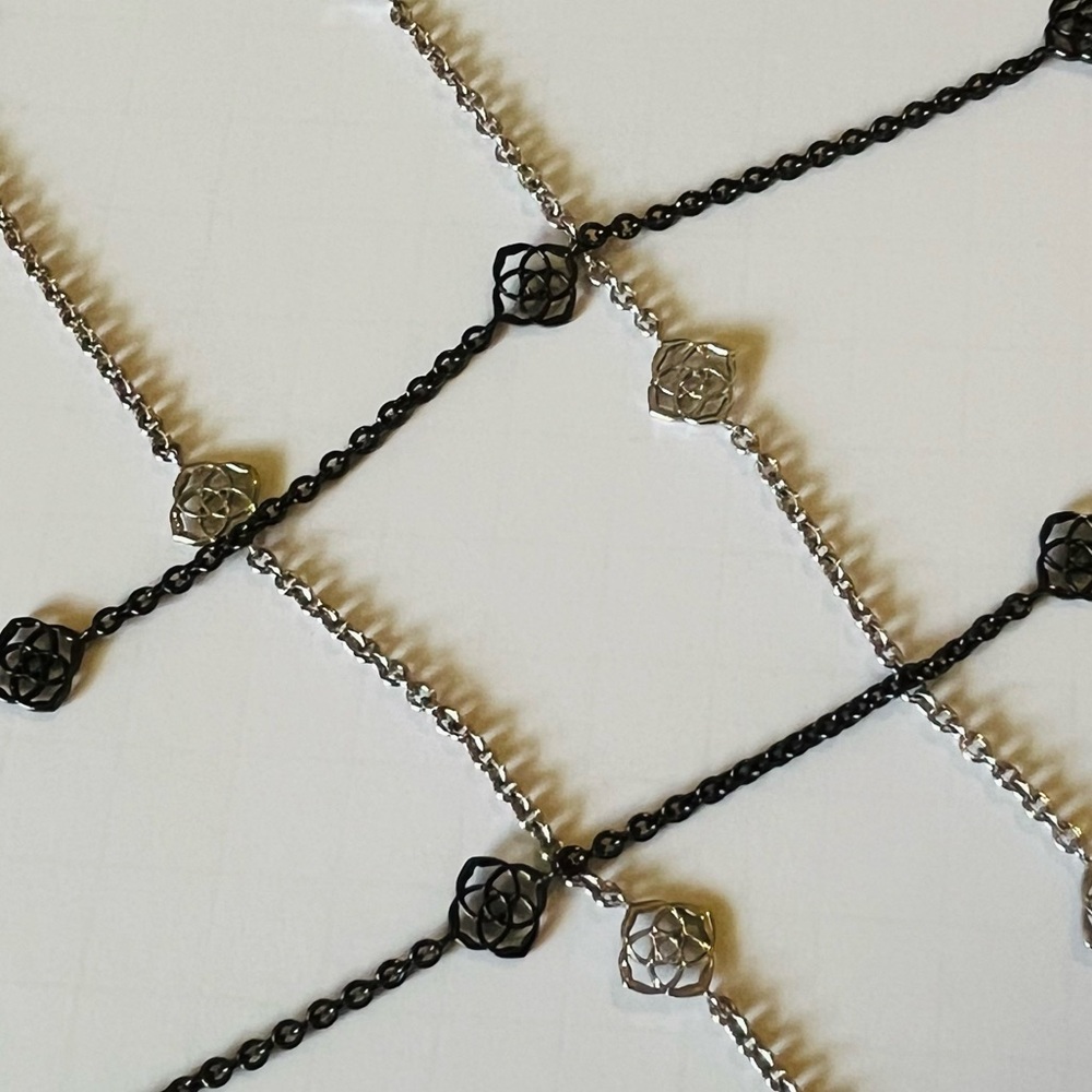 Kendra Scott Silver Chain Medallion Necklace - Picture 6 of 12